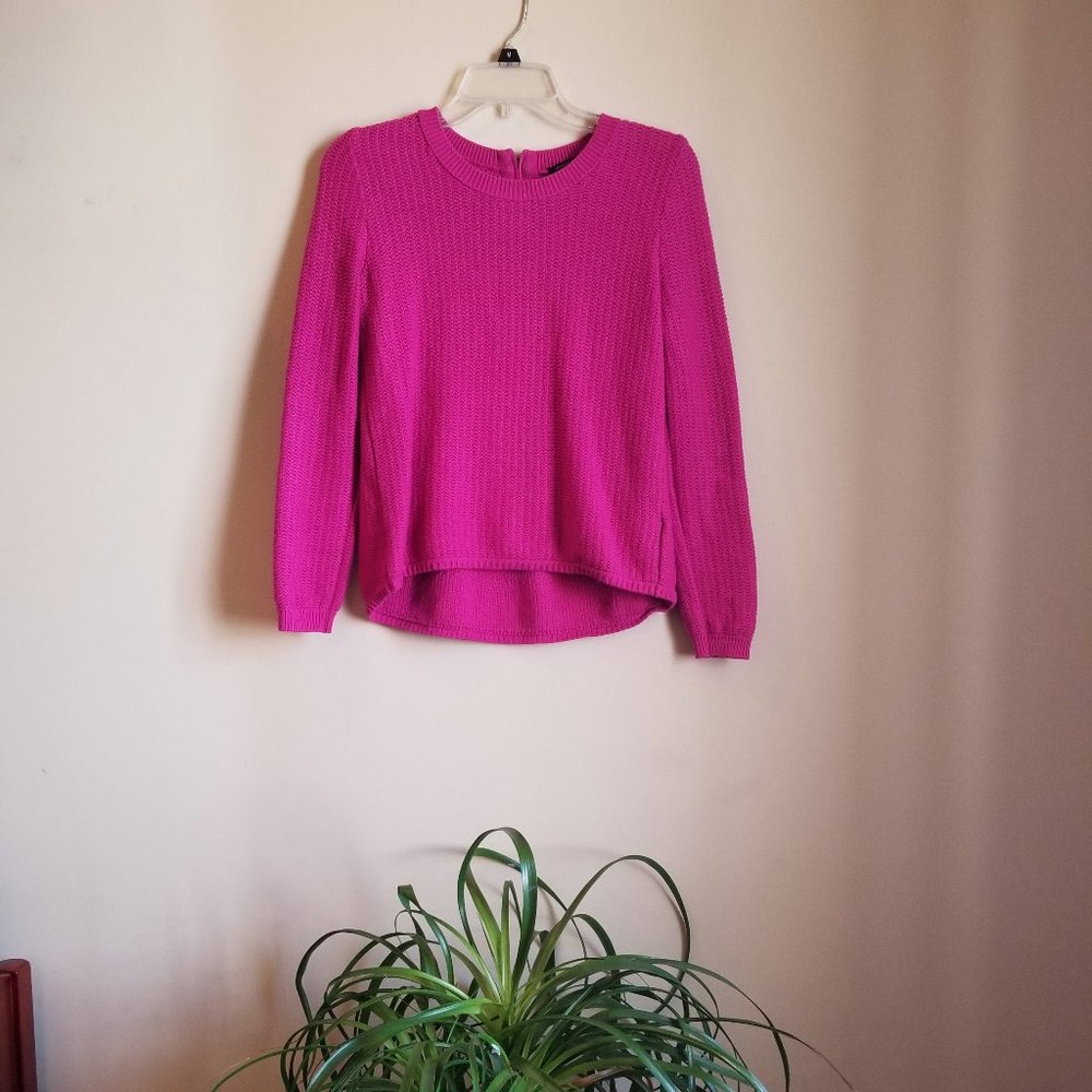 Banana Republic fuschia sweater w/ hi-lo hem